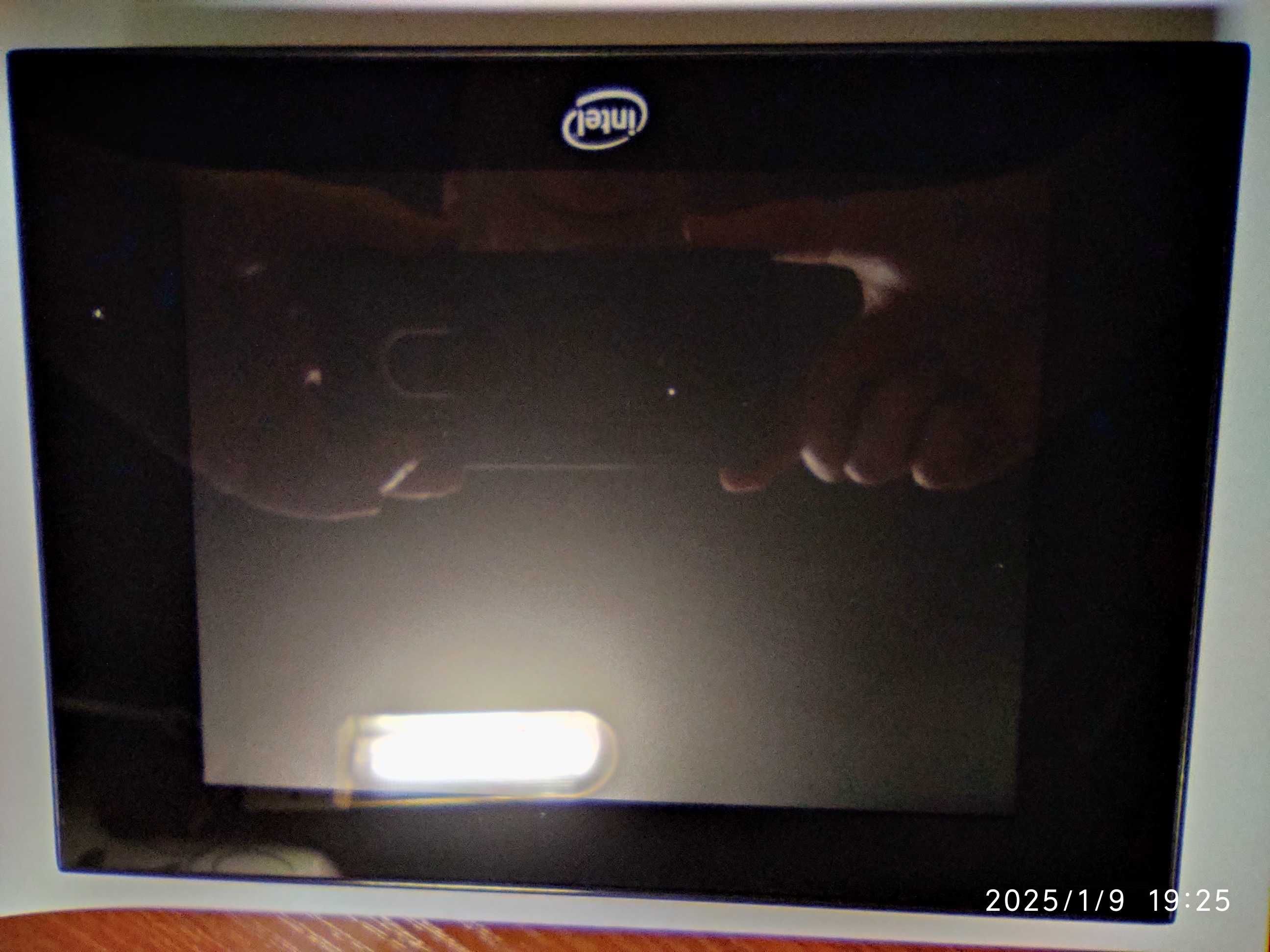 Продам цифровую фоторамку Intel