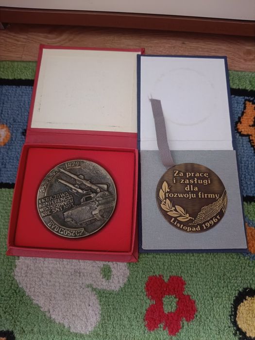 2 ładne  medale PRL