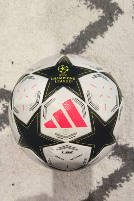Футбольний мʼяч Адідас стан новий ні разу не грали