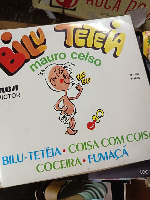 Gira discos com rádio e vinil