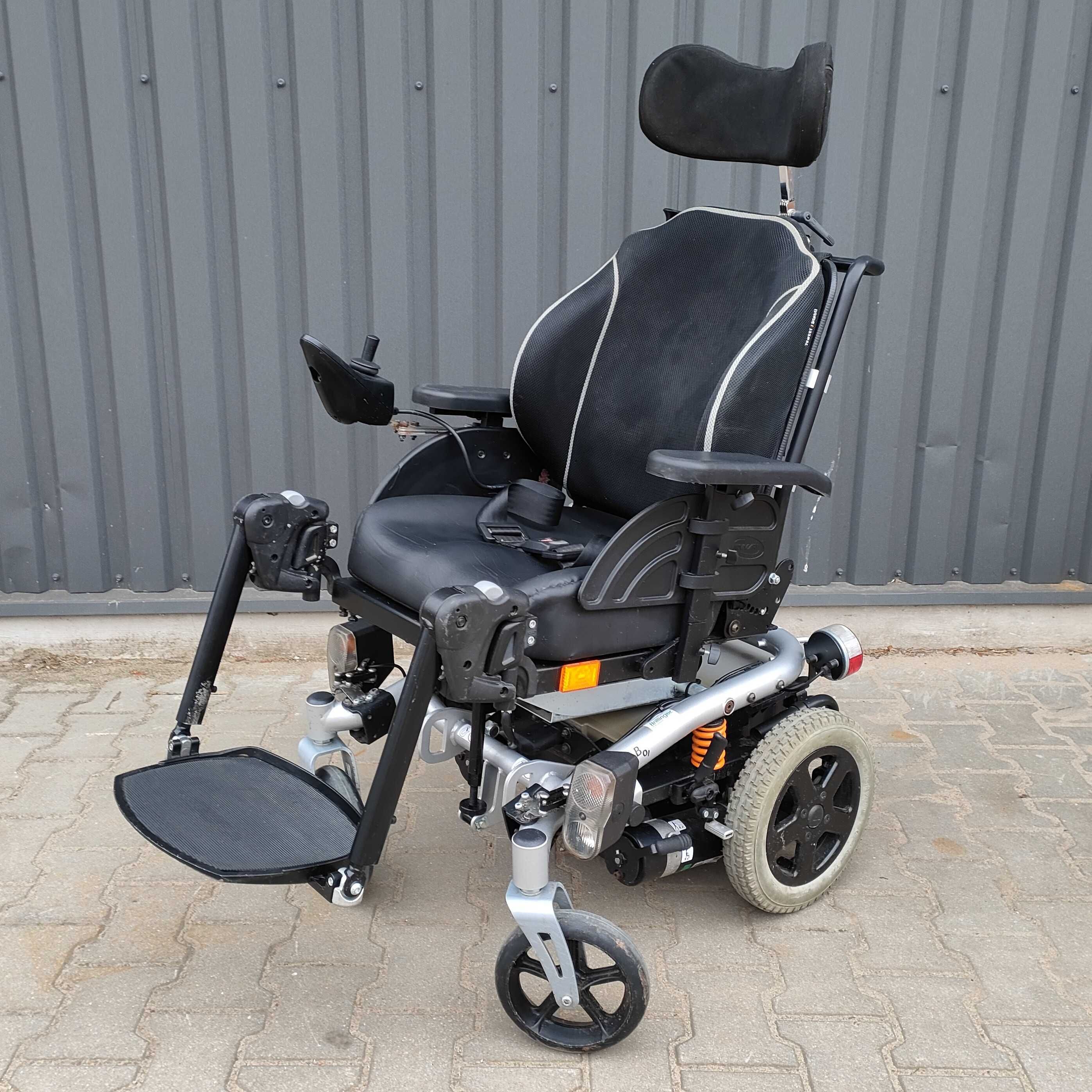 Wózek inwalidzki elektryczny Invacare Bora +joystick opiekuna+nowe aku