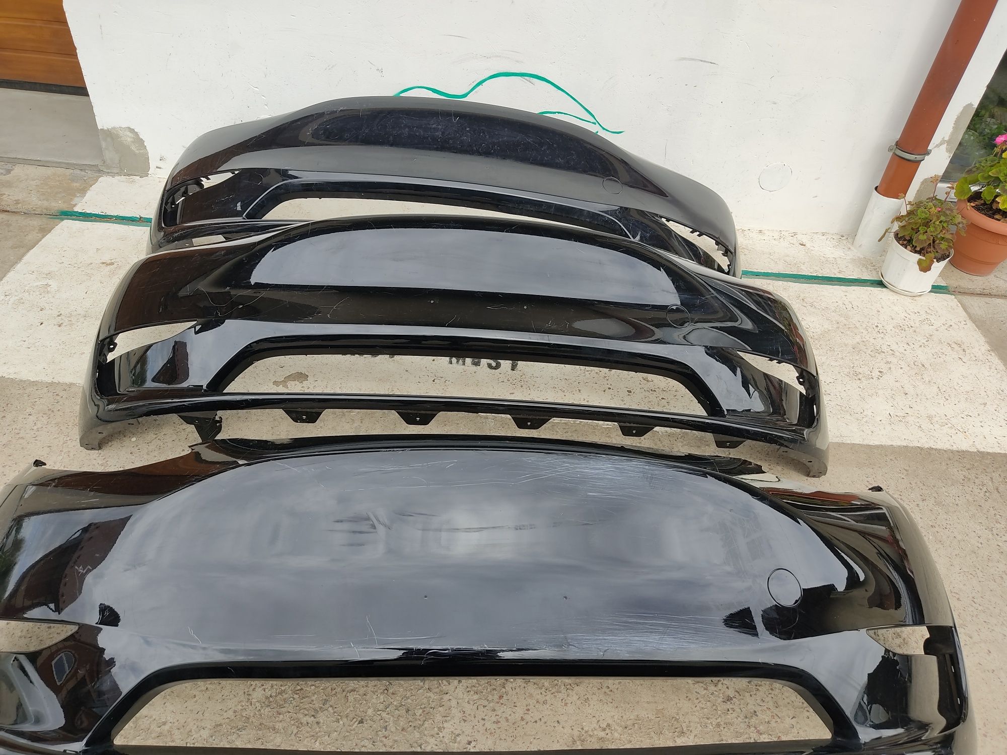 Бампер передній Tesla model Y