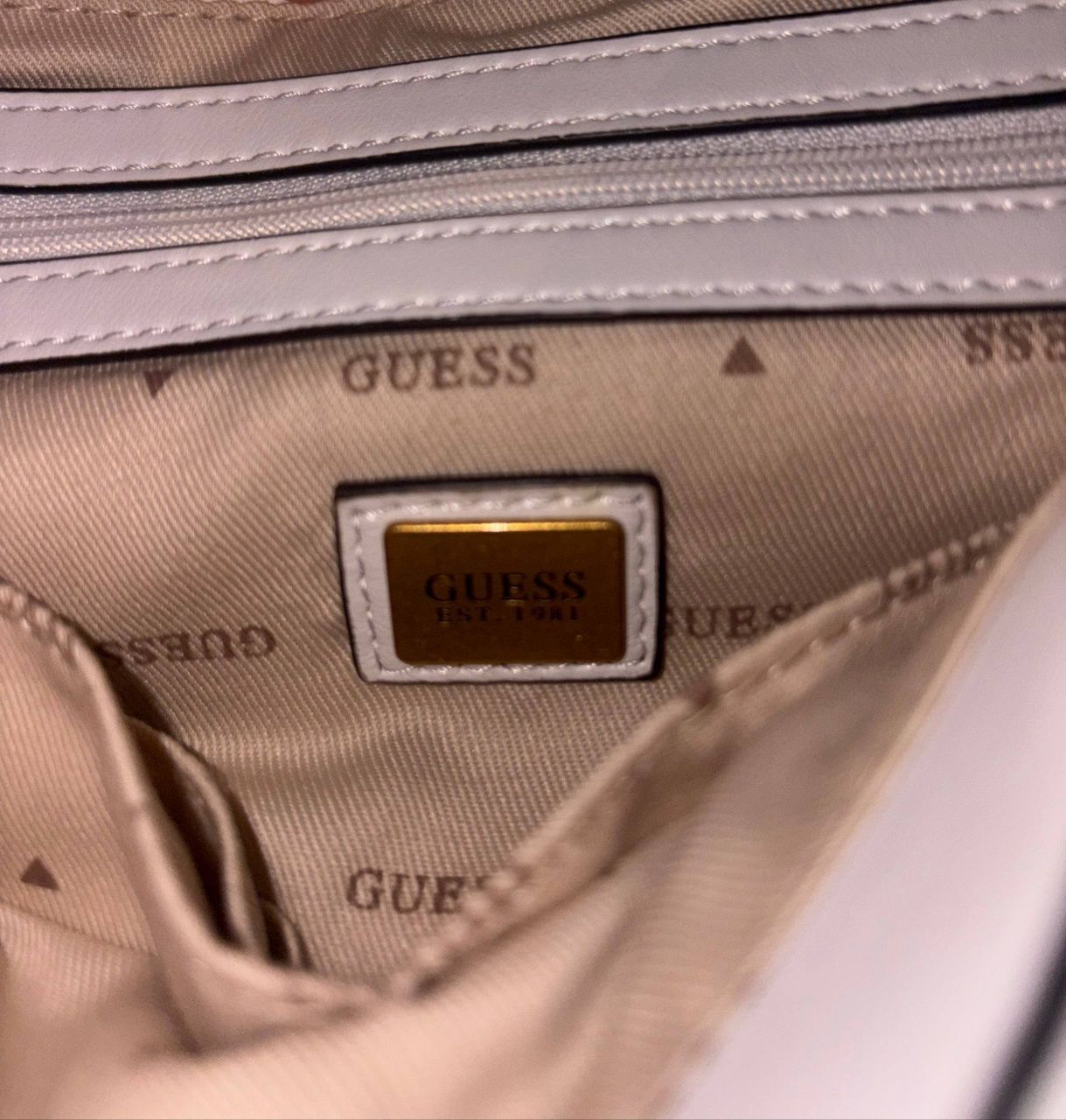 Жіноча сумка GUESS Giully