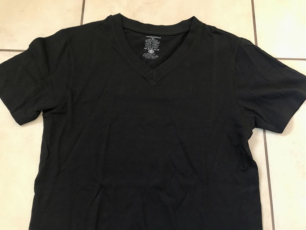 Tshirt, koszulka męska, dekold w serek, C&A rozm. S, nowy