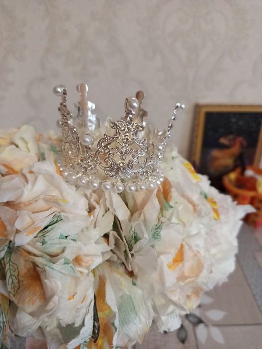 Корона на торт ..