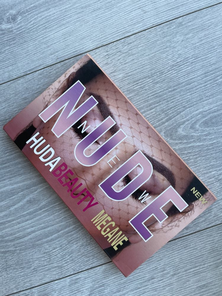 Палетка тіней Huda Beauty Megane Nude New