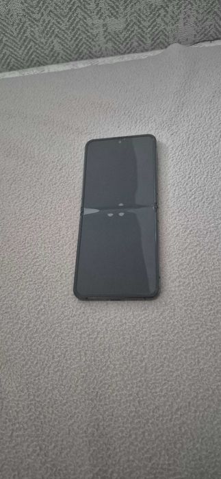 Sprzedam Samsung Galaxy Z Flip 4