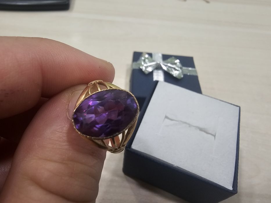 Złoty pierścionek owalne FIOLETOWE OCZKO PR 583