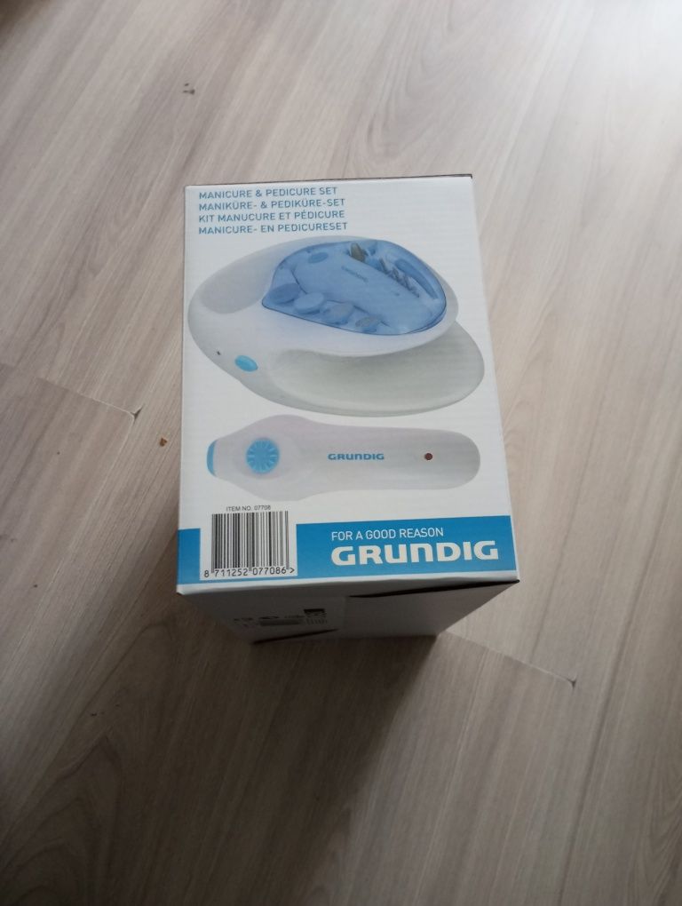Grundig zestaw do manicure pedicure suszenie i SPA 12 elementów