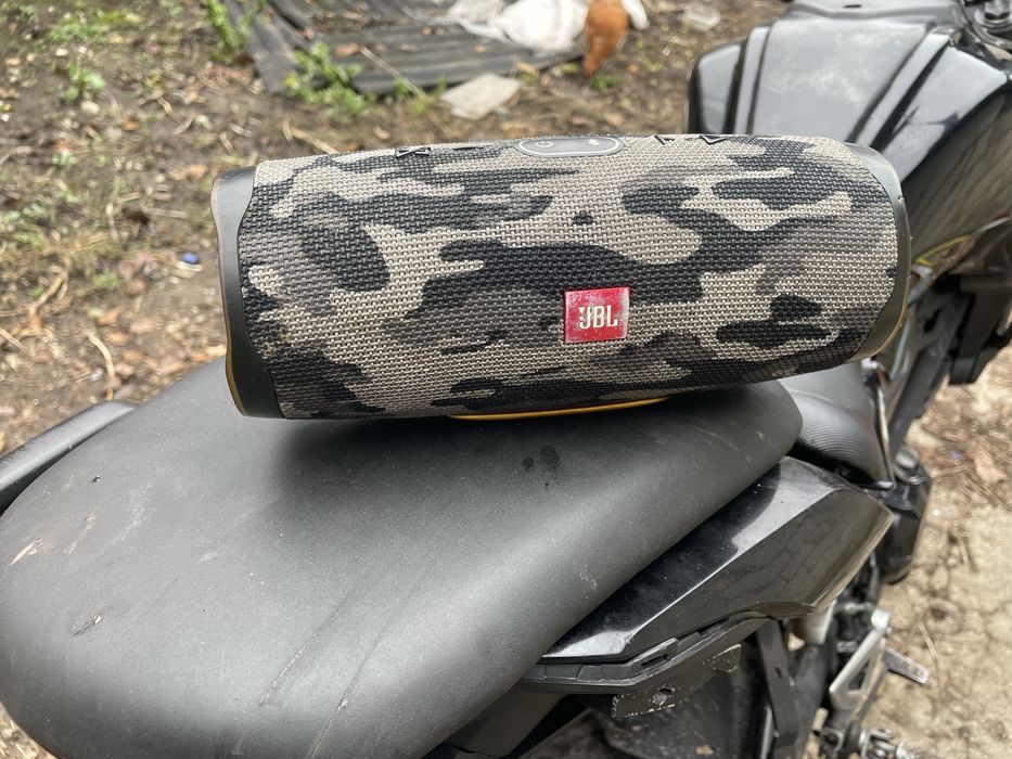 Продам колонку JBL CHARGE 4