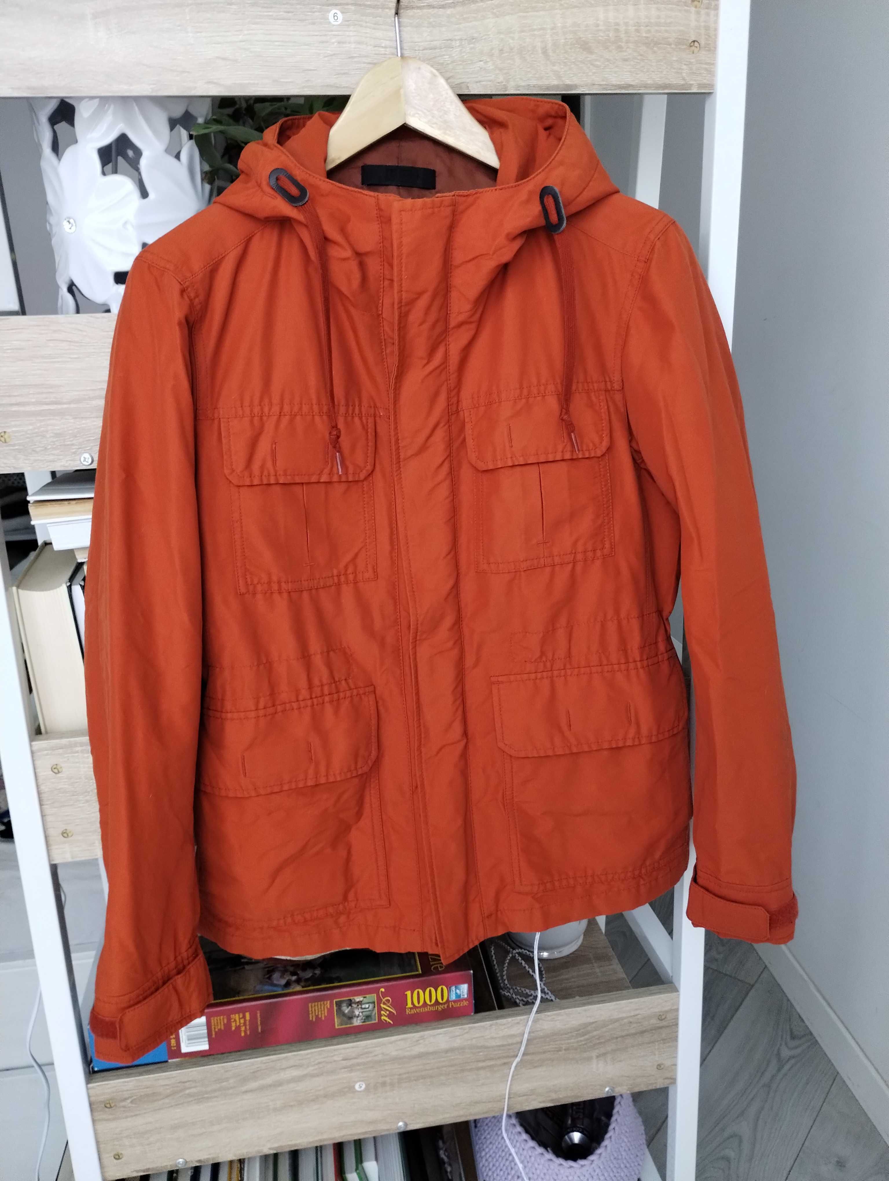 Lekka kurtka Uniqlo.