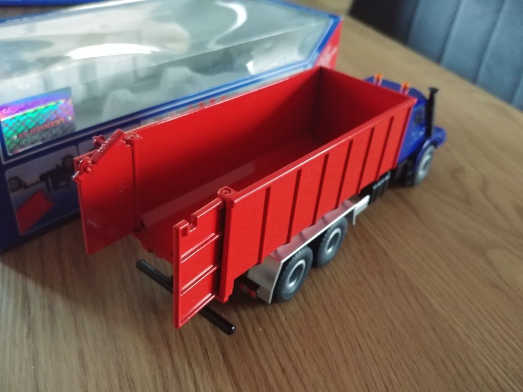 Siku dwa modele Mercedes-Benz Zetros do drewna 2714 i kontener 3546