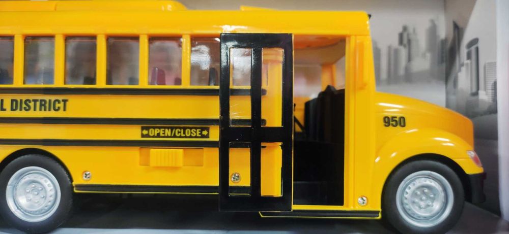 Іграшковий шкільний автобус з дверима, що відчиняються,  рухомі деталі