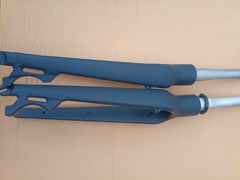 Nowy widelec sztywny 700 , 28,29 tapered pod tarcze