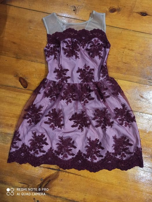 Сукня, плаття бордового кольору