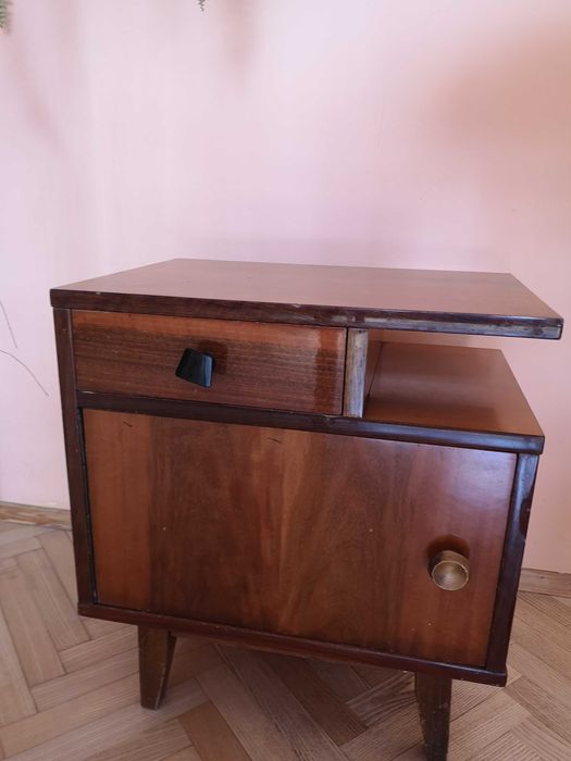 atrakcyjna szafka nocna