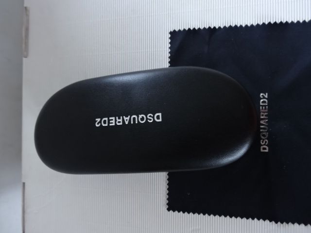 DSQUARED 2  Nowe Etui na okulary + ściereczka