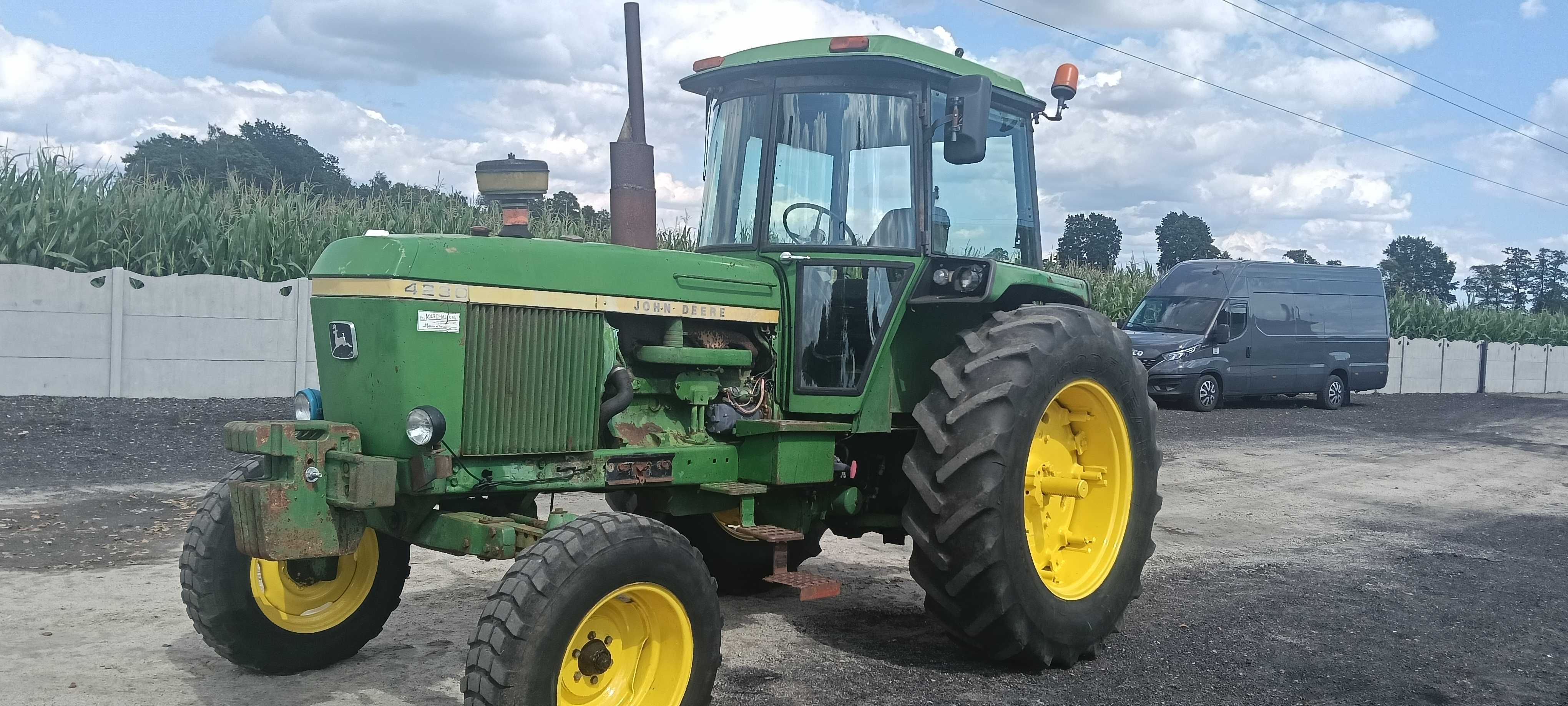 Ciągnik John Deere 4230