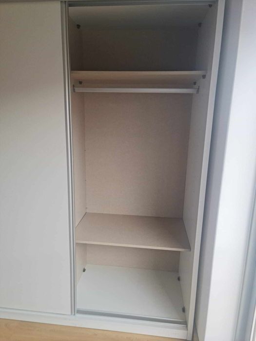 Roupeiro branco portas de correr