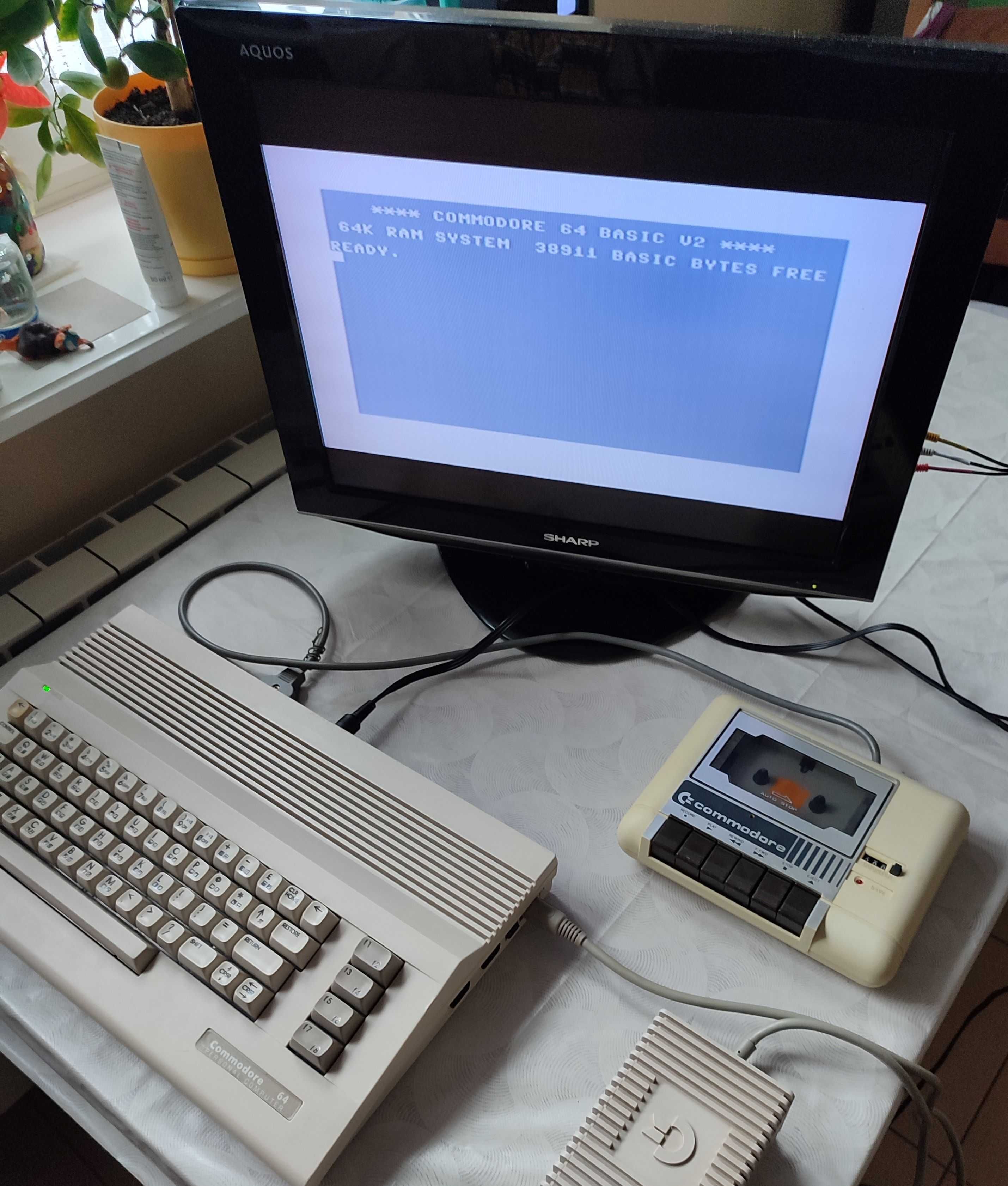 Oryginalny zasilacz Commodore C64, stan bdb, sprawny w 100%.
