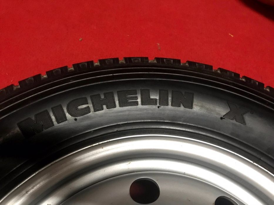 Pneu Michelin e jante para Autocaravana