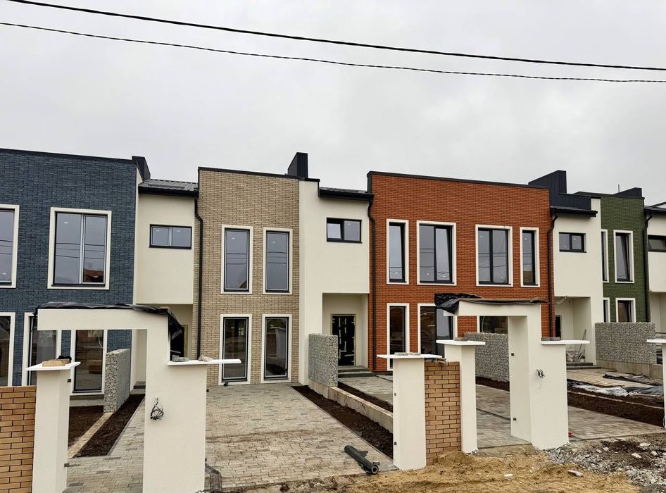 Продам котедж з максимальною комплектацією та унікальною архітектурою!