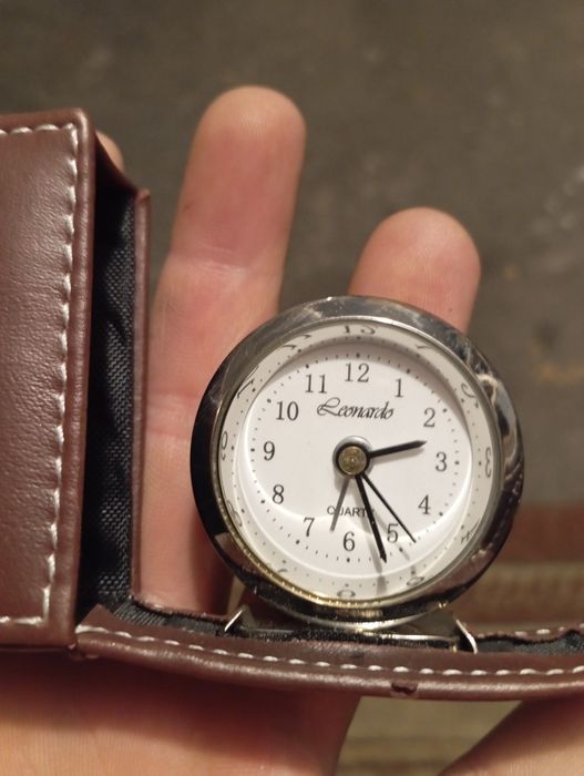 Kieszonkowy zegarek budzik