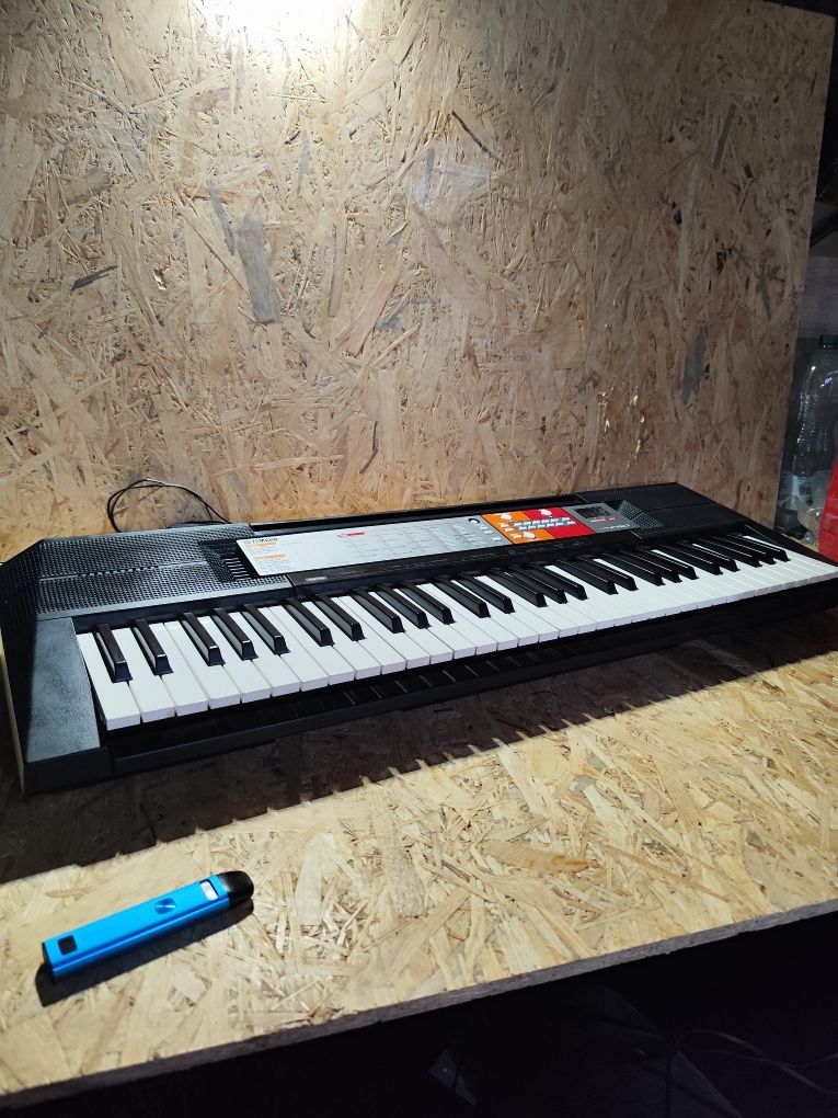 Keyboard Yamaha F50