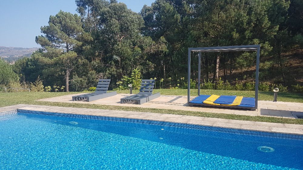 Cama de jardim ou piscina estilo balinesa