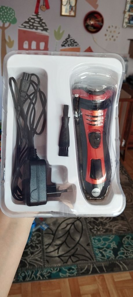 Golarka elektryczna do golenia. Trymer, wskaźnik ład