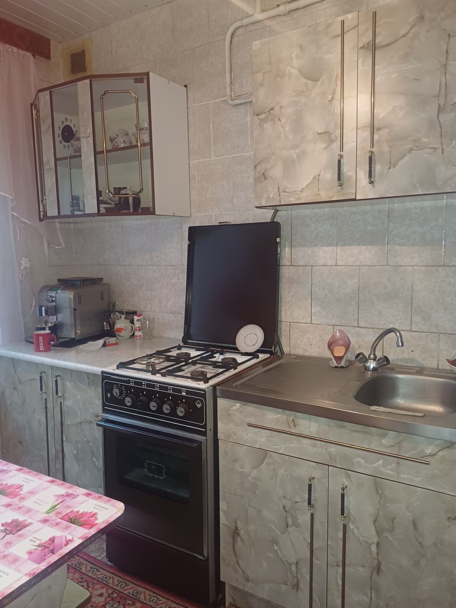 Продам 2х комн квартира чешка 50м у. Героев Мариуполя возле Нов почта!