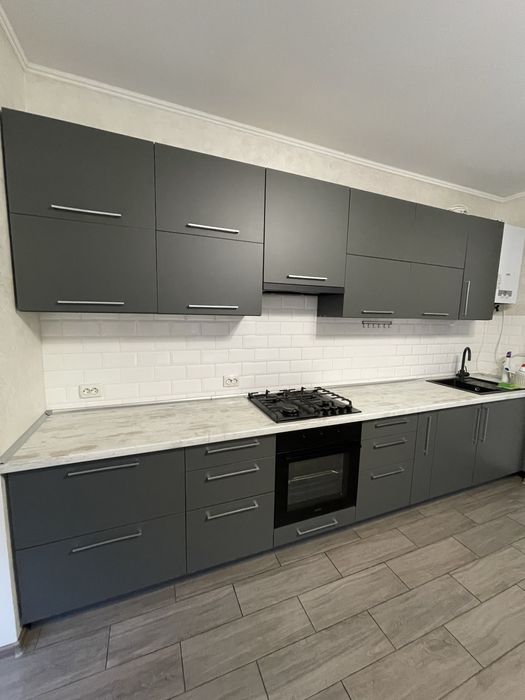 Продам фасади на кухню сірого кольору з ручками