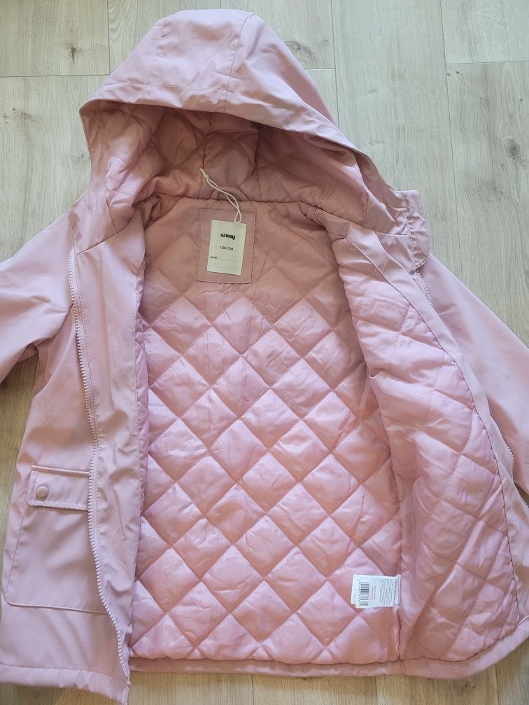 Gumowany płaszcz kurtka przeciwdeszczowa 134 sinsay różowa