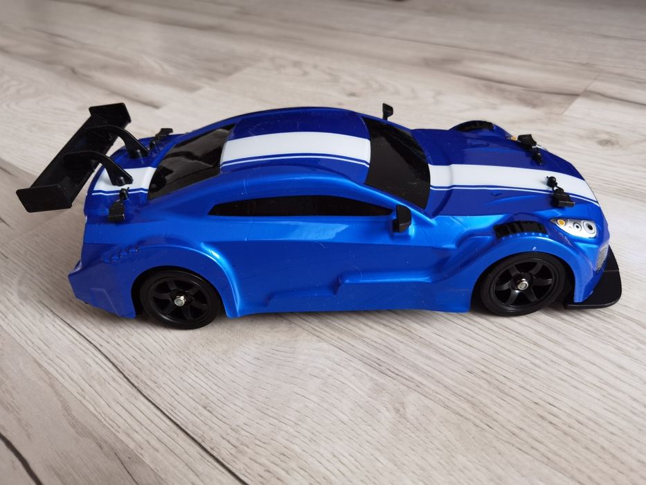 Samochód zdalnie sterowany Nissan R35 GTR do Driftu RC 4wd Nitro Dym