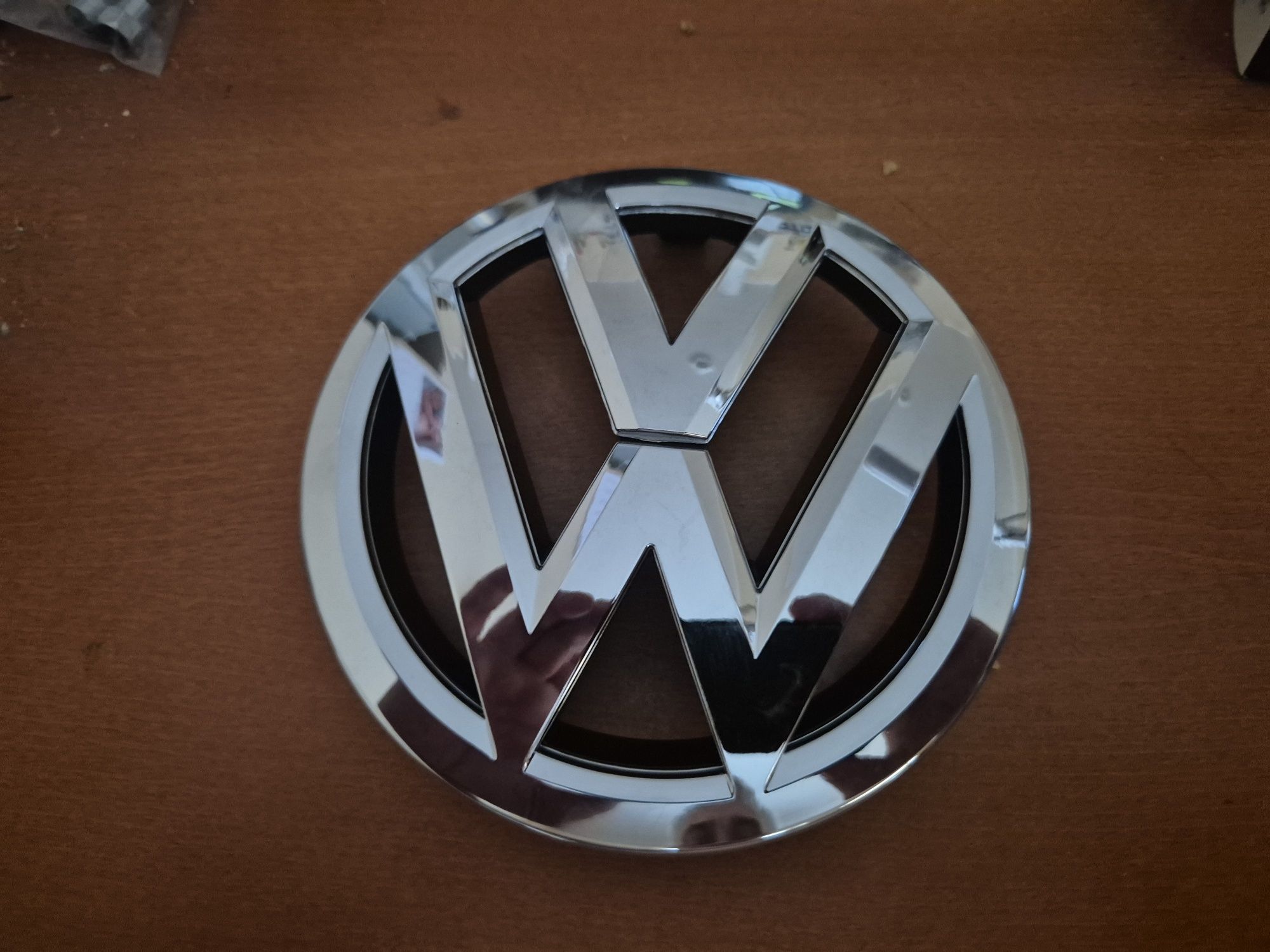 Emblemat VW przód srednica 138mm  Touran ,Golf Plus , Caddy