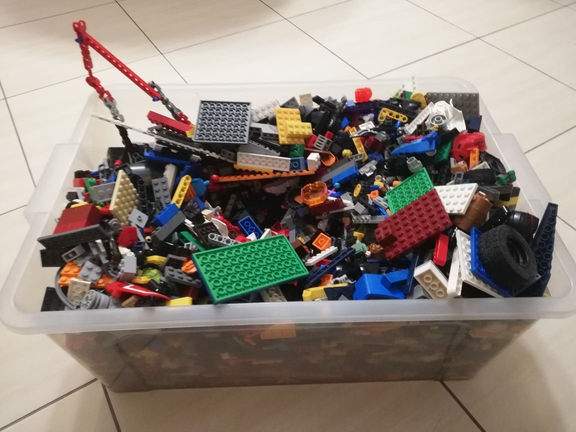 Przeróżne klocki lego z lat 2015 - 2019