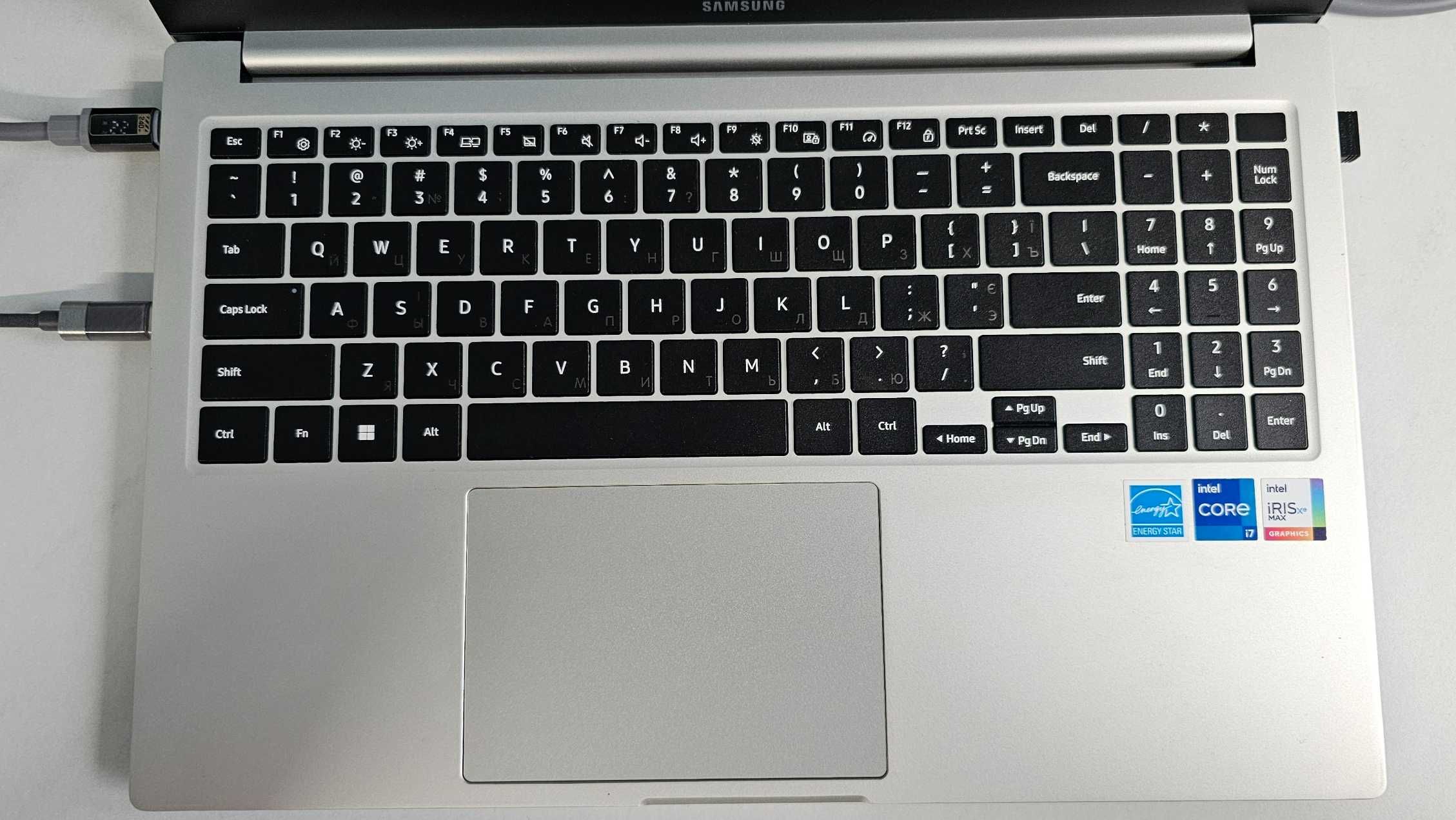 Продам ноутбук Samsung GalaxyBook 15.6"(Core i7-1165G7/16GB/512GB)