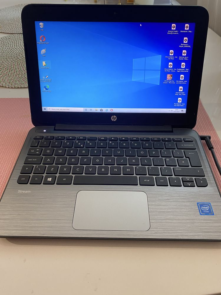 Czarny Laptop hp stream
