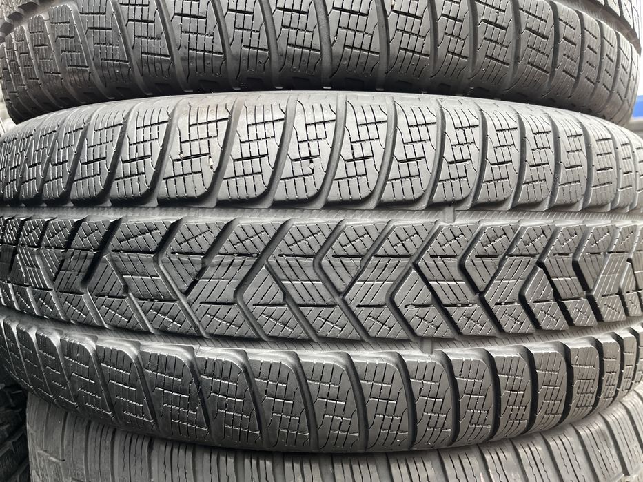 235/60/R18 (зима) Pirelli SottoZero 3