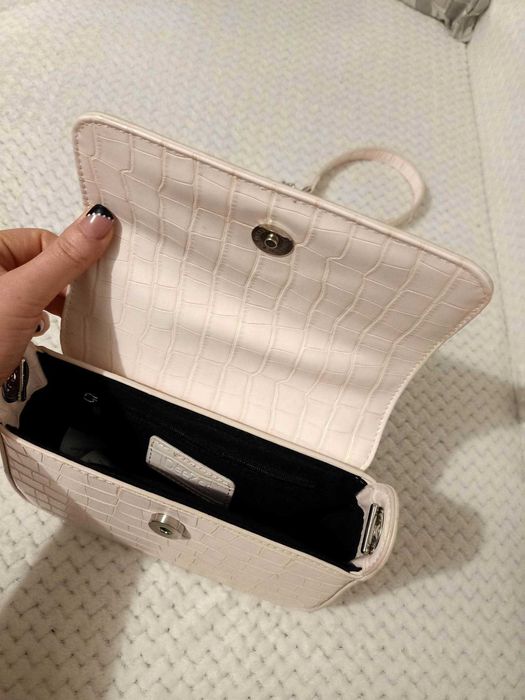 biała mała torebka