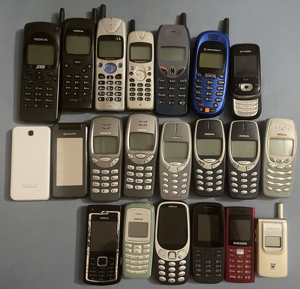 Лот Nokia и других мобилок,ретро,винтаж