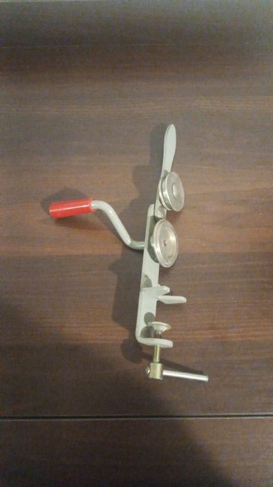 Машинка для выравнивания крышек ссср