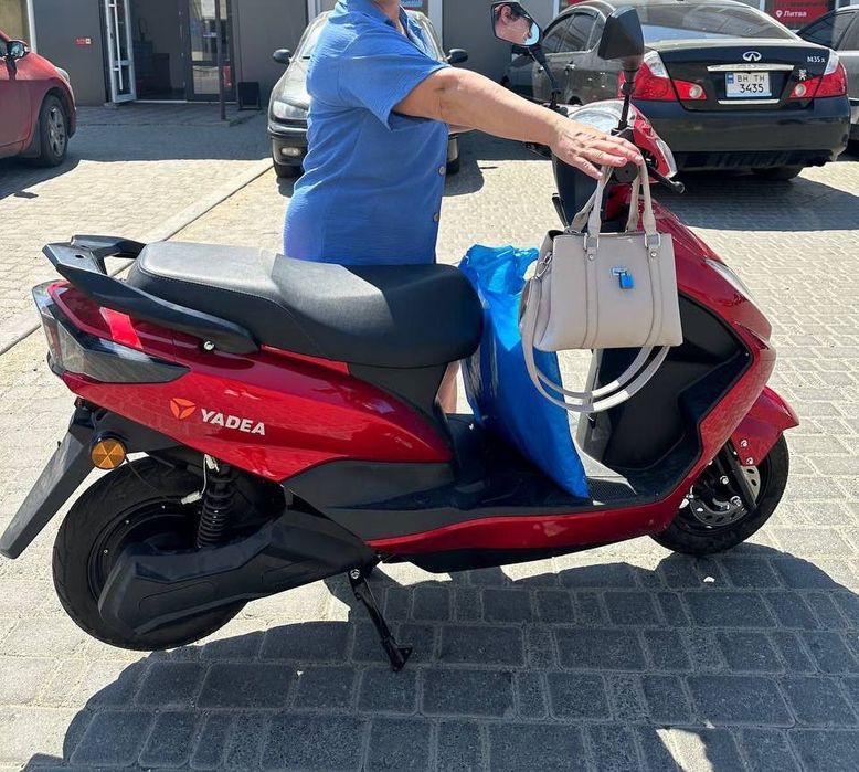 Электроскутер Yadea EM215