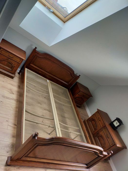 Zestaw mebli z litego dębu – łóżko 140x200 + szafki + komoda,vintage