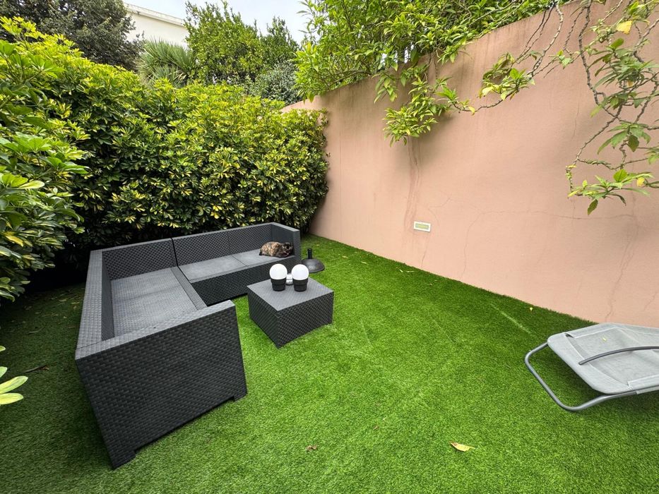 T1 mobilado com jardim