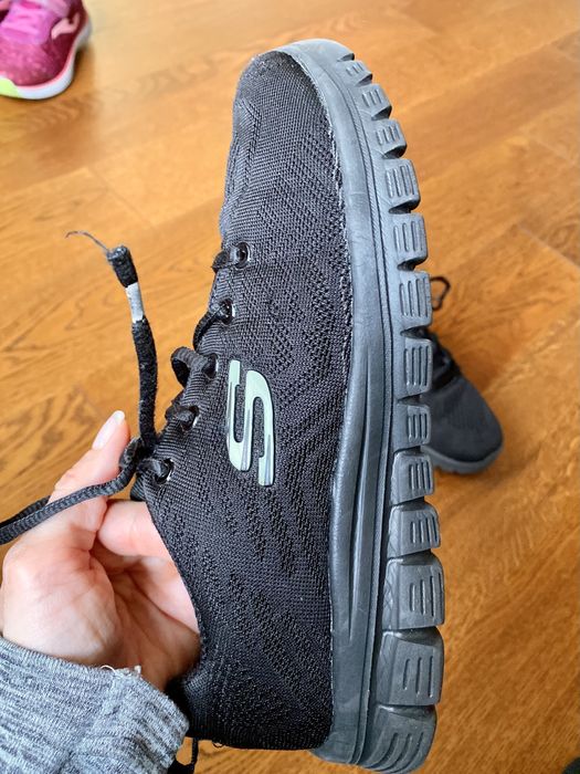 Кросівки Skechers чорні 36 р