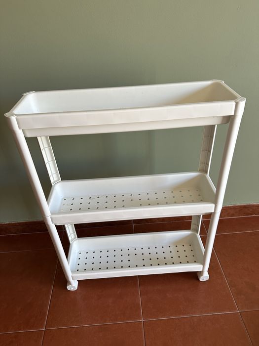 Estante IKEA em plástico, 3 níveis