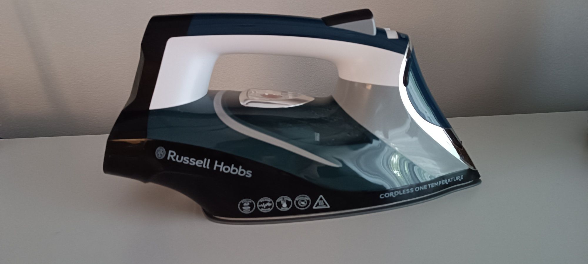 Żelazko bezprzewodowe Russell Hobbs