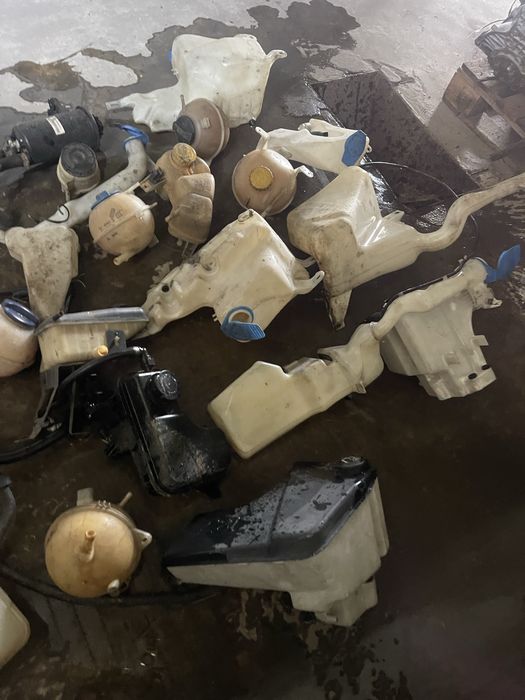 Varios peças mija mija e deposito de agua muitas marcas