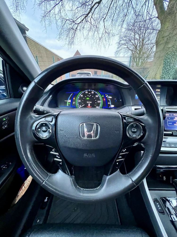 Аренда автомобиля Honda Accord Hybrid 2014